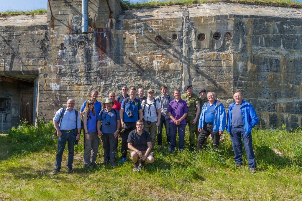 Group-photo in front of 3.gun Trondenes battery. (c) Chris Howells