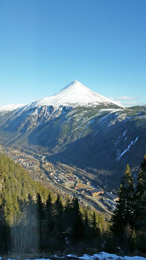 Gaustatoppen from Krossotoppen.