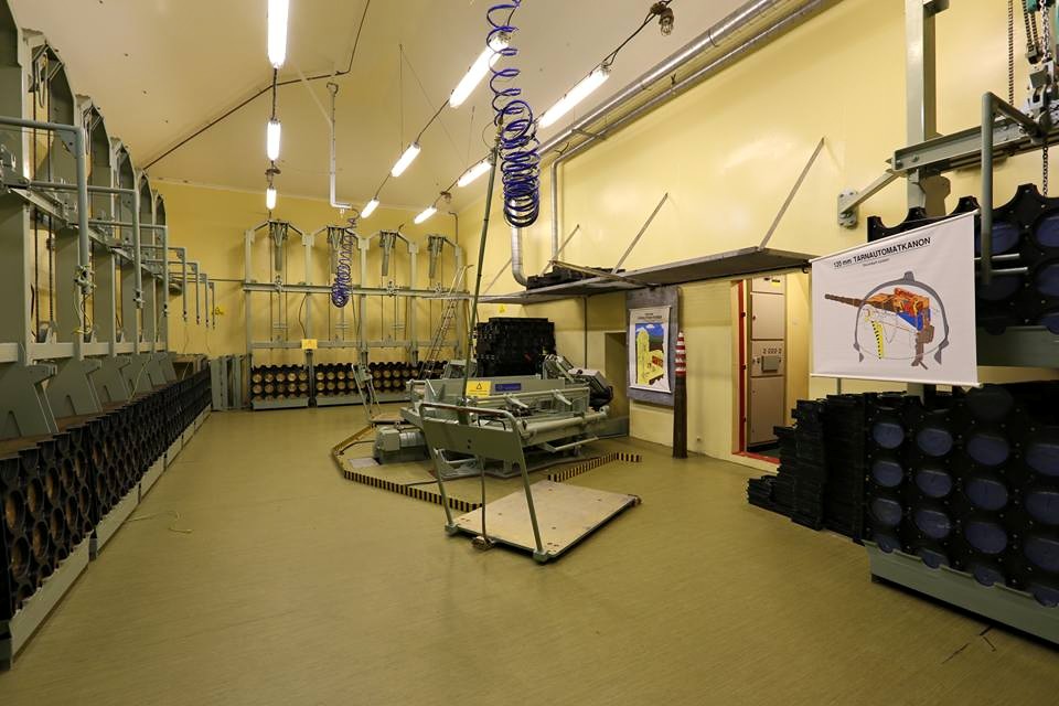 Ammunition store in the preserved gun. 800 rounds in the room, which is almost identical to the Swedish guns.