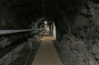 Tunneln sett tillbaka mot stötvågsdörren.